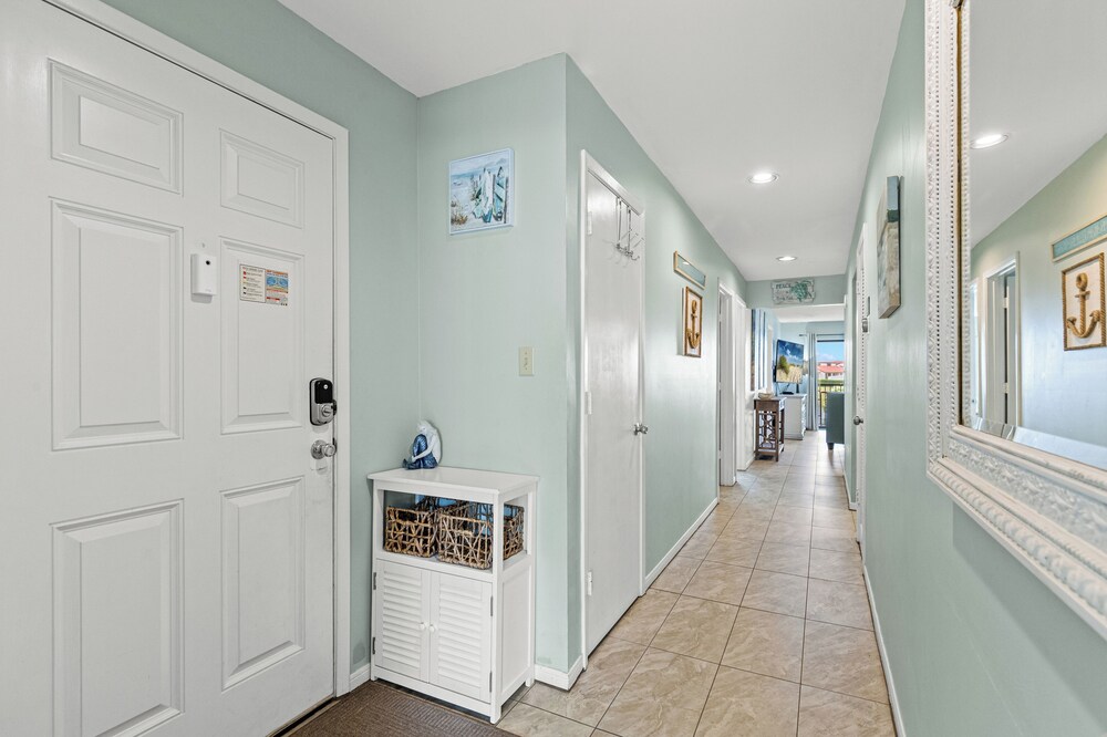 One More Round! 3BR 3BA Sleeps 10! 11 Pools! Golf Courses! Tennis Courts!
