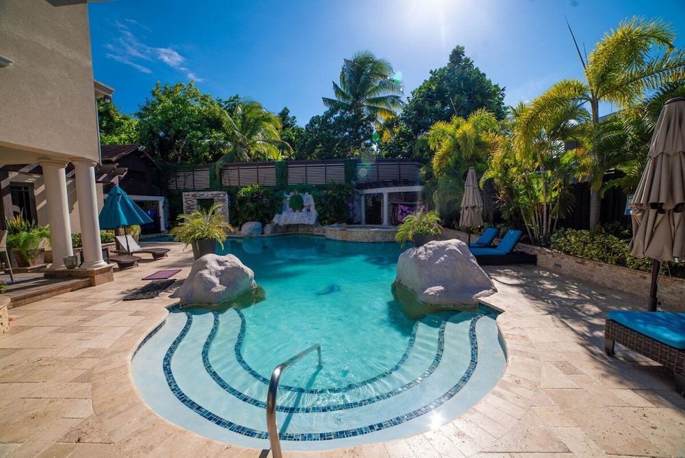 Orchids Palms Luxury Villa Pool Chef Hot Tub Airport Pickup
