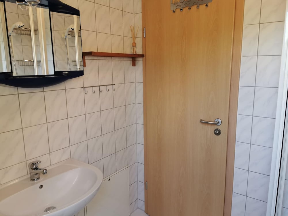 Spacious Appartment in Wilhelmshof Near Lake