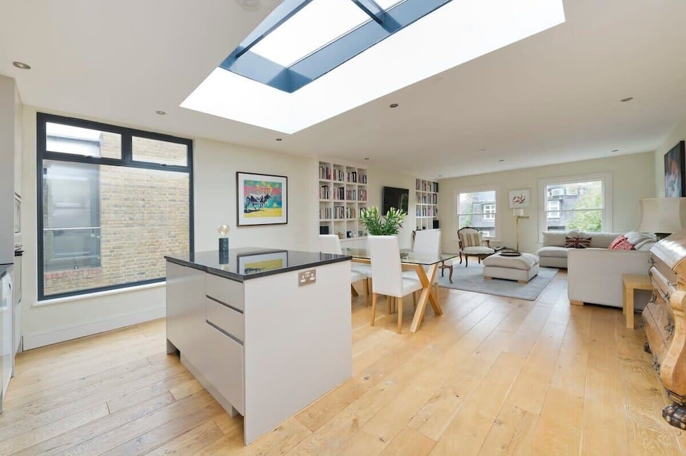 Spacious 3-bedroom Apartment in Earls Court