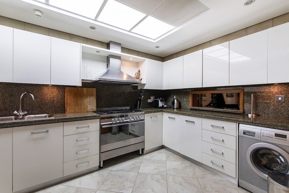 Excellent 2 bedroom at Al Fattan