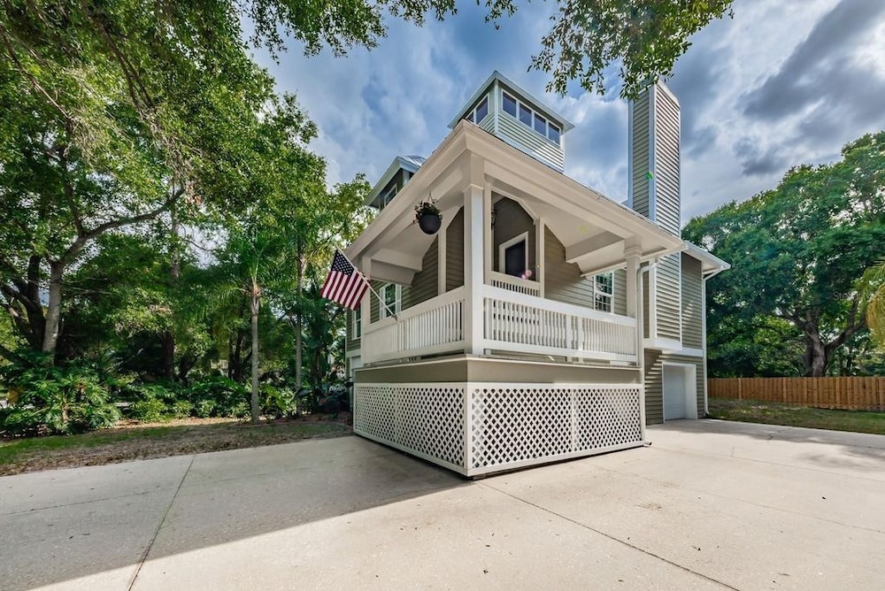Key West Style Vacation Home with Pool view 5
