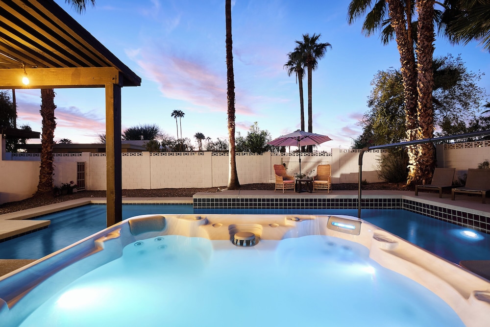 Desert Rose-hot Tub-pool Heat Avail-fire Pit-golf!