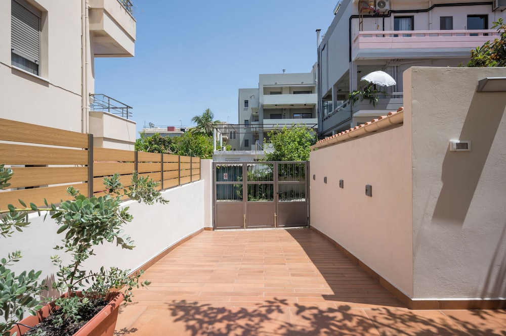 Lithos Residence
