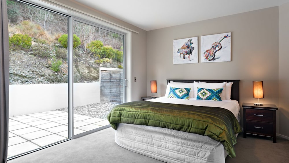 Luxury 4 Bedroom Villa in New Zealand, Queenstown Villa 1007 view 3