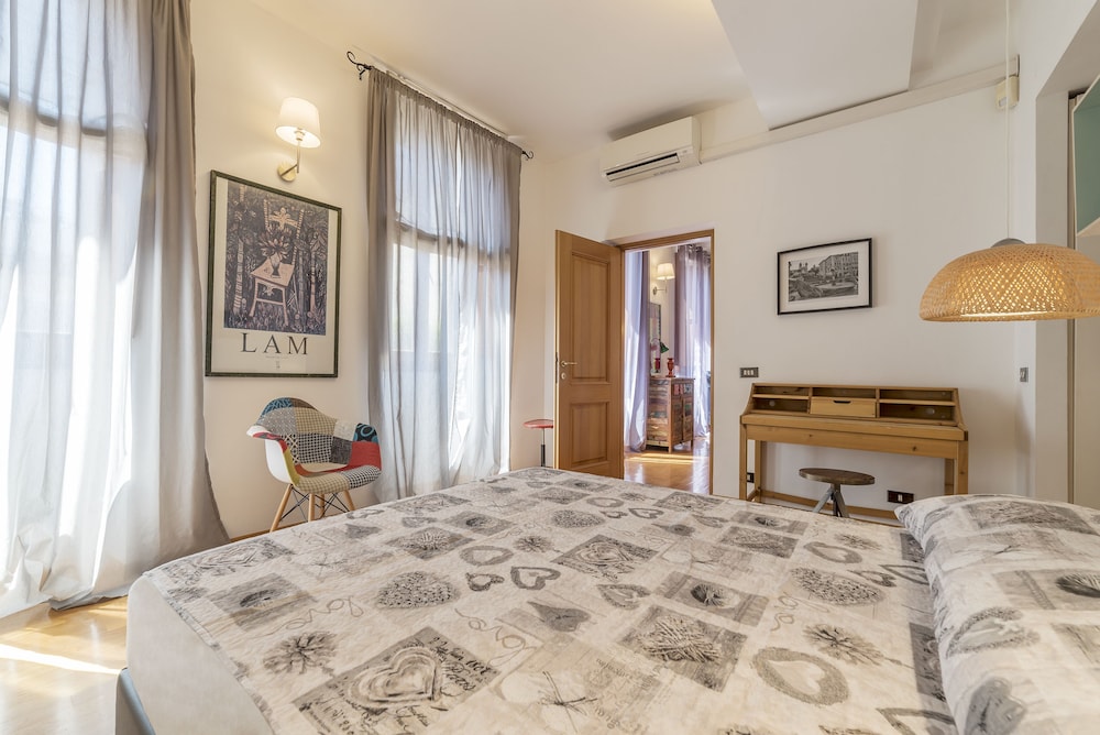Piazza di Spagna Stylish Flat