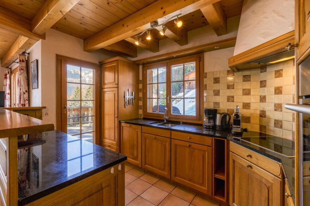 Luxury 10 pax Chalet With Incredible Views Garage