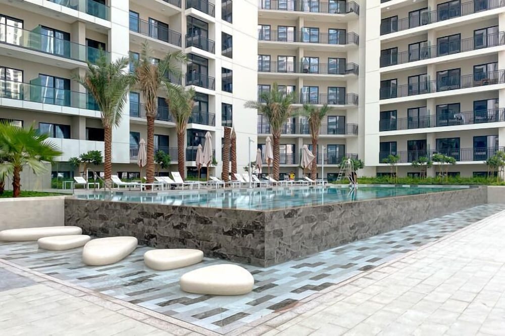 KeyRock Living - Dubai Skyline