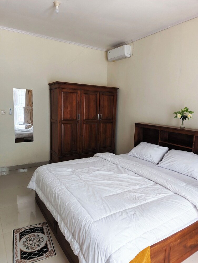 Amini Guest House