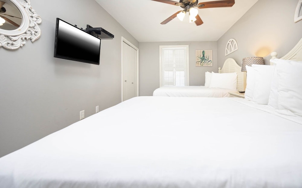 Phoenix East 706 3 Bedroom Condo