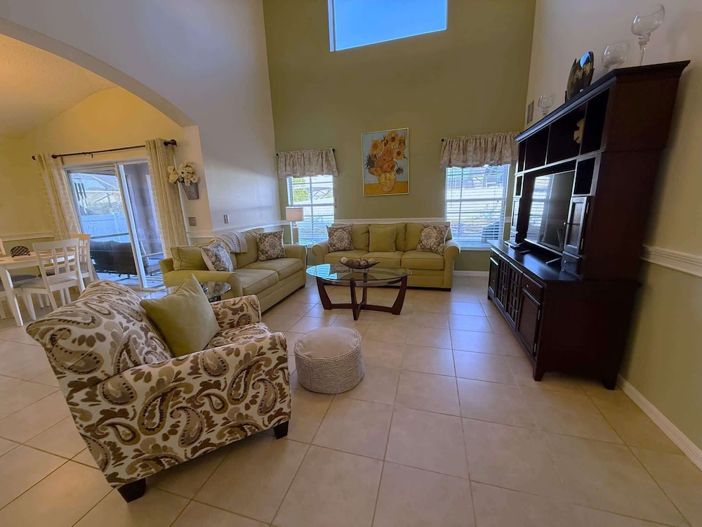Spacious 5-bedroom Pool Villa in Southern Dunes