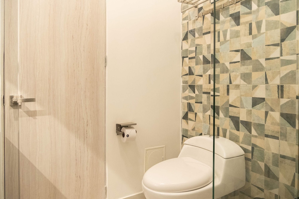 w Modern 3BR w AC Steps From Ciudad Amurallada