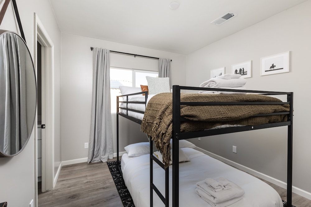 Sereno - Sparkling Pool - Near Scottsdale Quarter