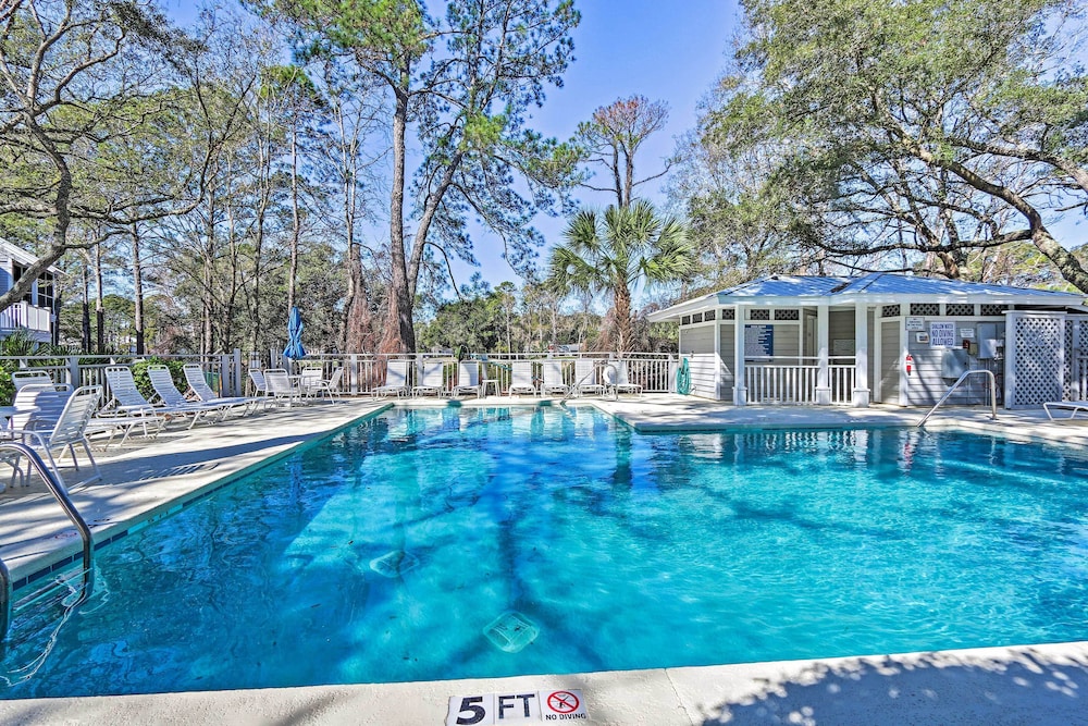 Quaint Hilton Head Villa w/ Pool & Hot Tub Access! view 2