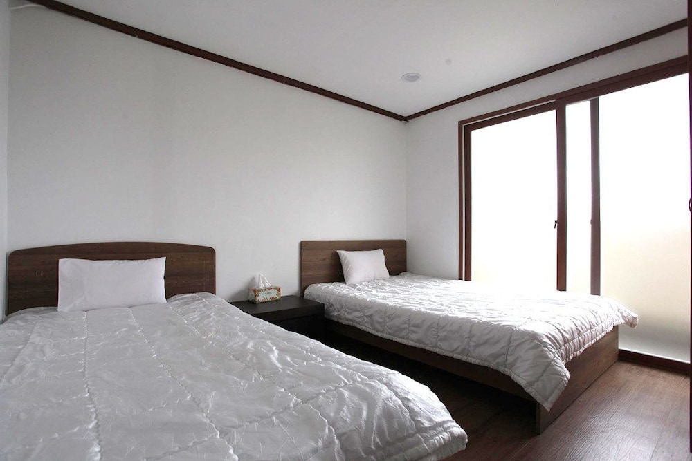Geomunoreum Hostel