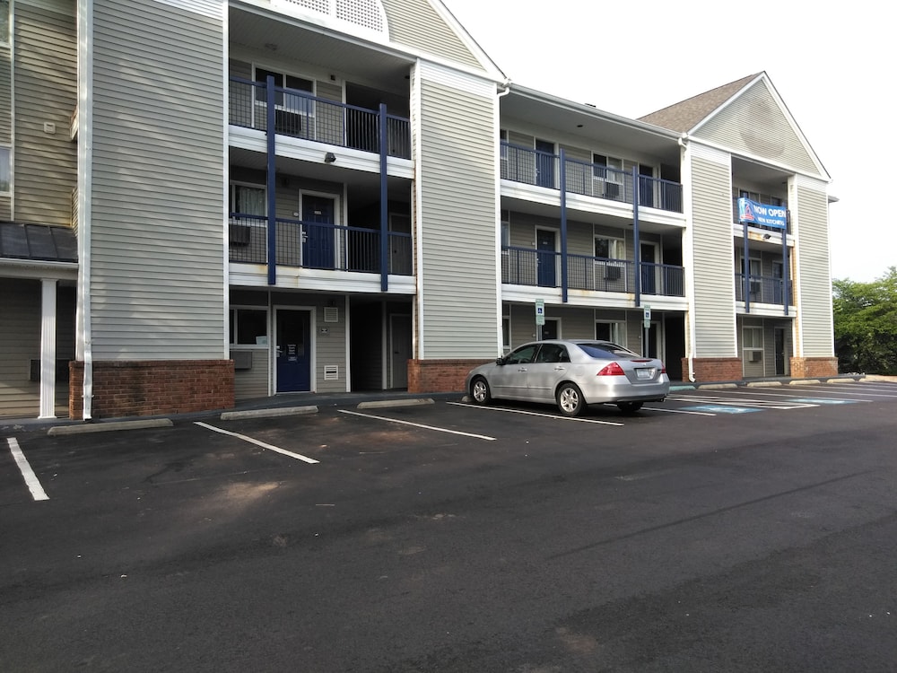 Studio 6 Greensboro, NC - I-40