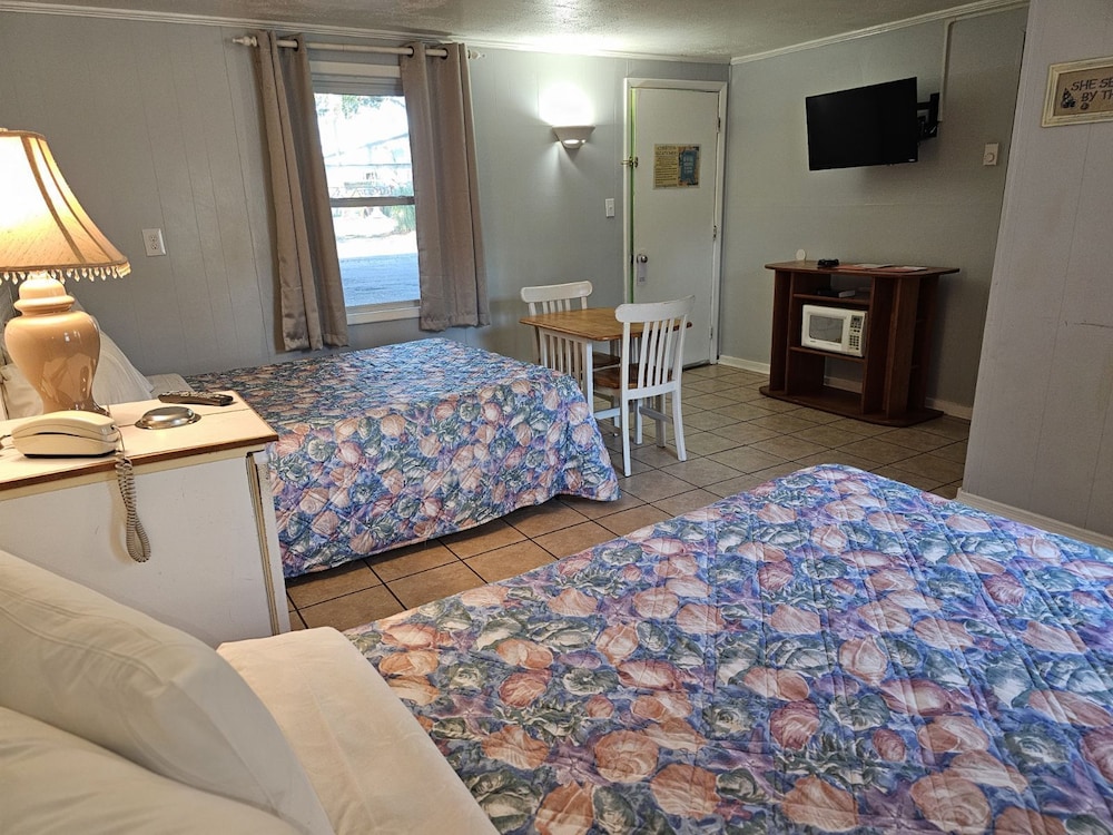 Captain's Cove Motel