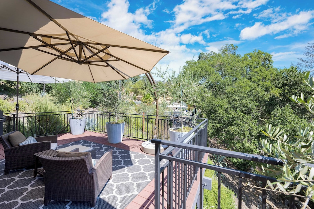 Kenwood Vista by Avantstay 7acres w/ Pool, Fire Pit, Vineyard Views