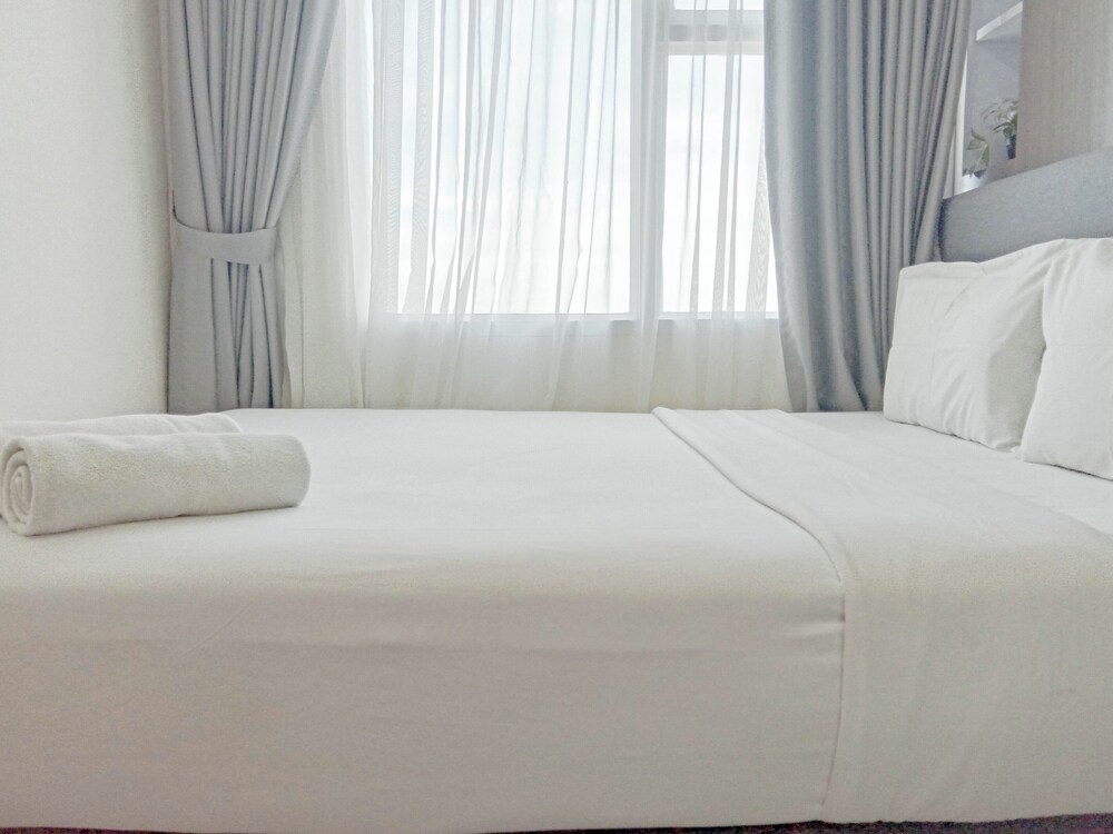 Spacious 1Br With Working Room At Vida View Makassar Aparment
