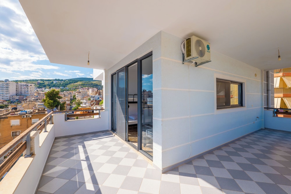Lazy Roo Hostel Saranda