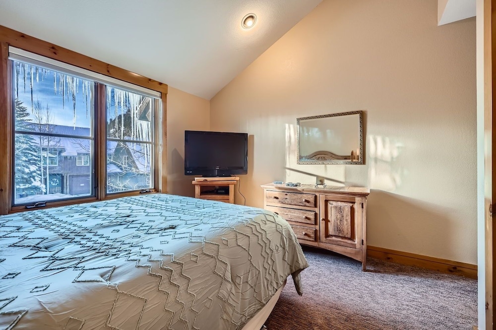 8712 Ski Tip Townhomes 3 Bedroom Townhouse