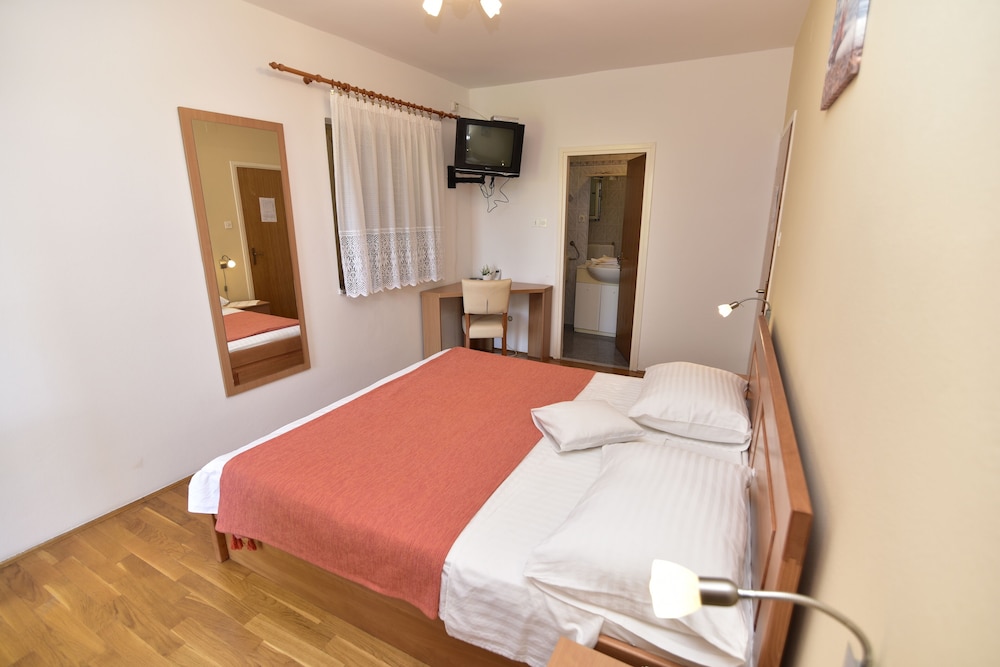 Rooms Tom view 2