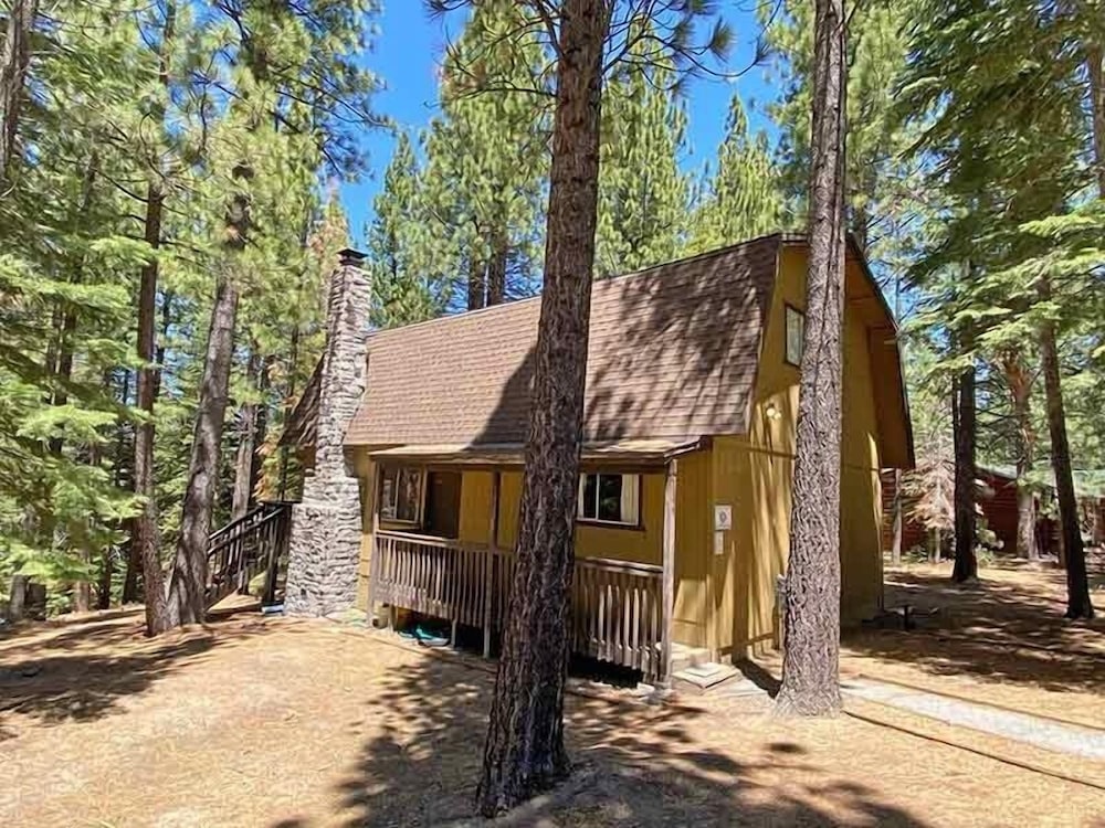 Lake Tahoe Vacations - 1629 Pioneer Trail 4 Bedroom Home by RedAwning - Property Image 12