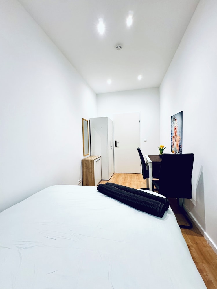 Lovely 4BR Apt Near Kaufpark Alterlaa