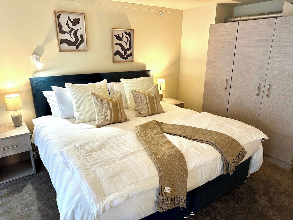 Athenaeum House-leeds Centre-sleeps 3-pets
