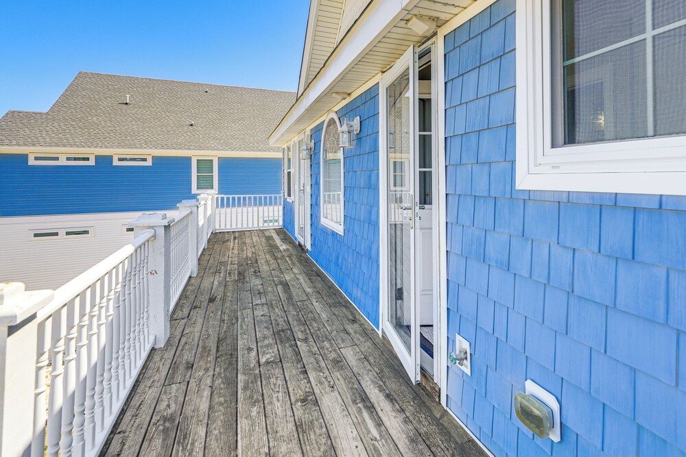 Hot Tub & Decks: North Topsail Beach Home