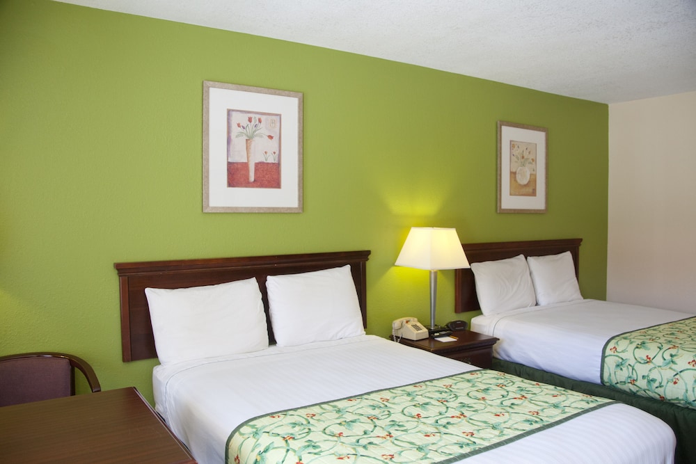 Days Inn by Wyndham DeFuniak Springs view 3