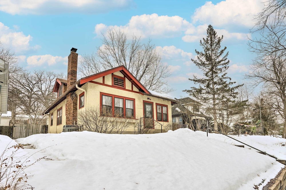 Minneapolis Vacation Rental Near Lake Harriet view 2