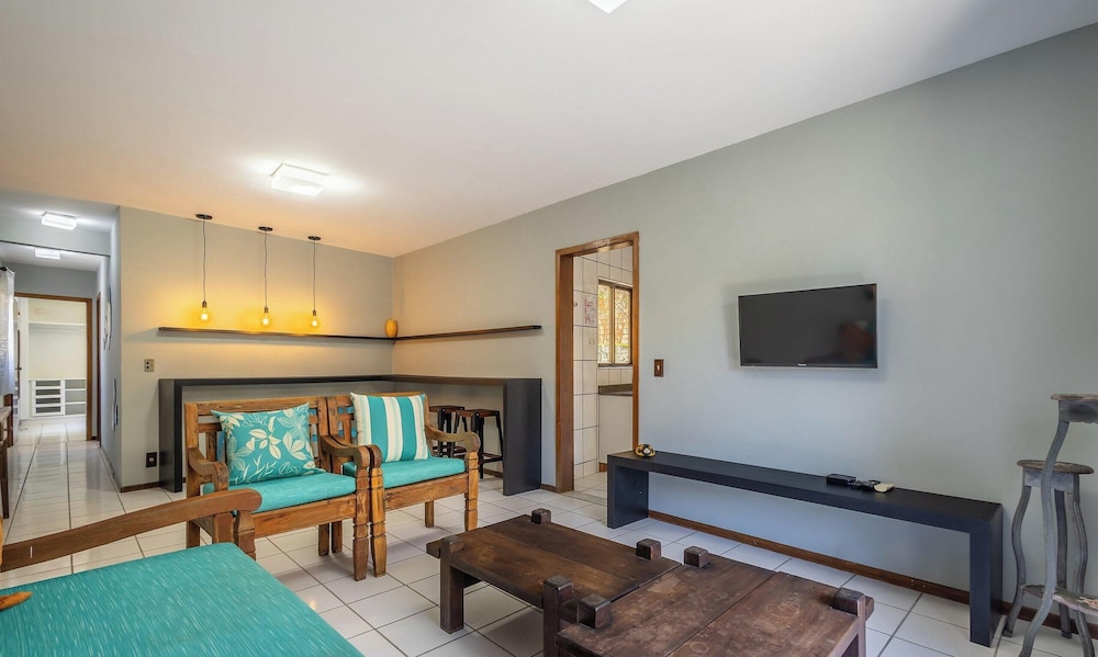 Apt in Condo w/ Pool 140 m From the Beach Rar0213