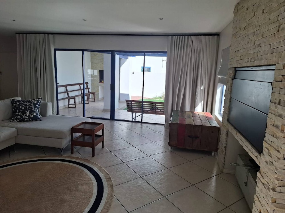 Oosiesrus - Charming Langebaan Villa With Garden View
