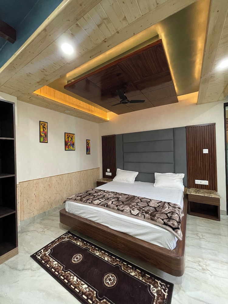 Anand residency
