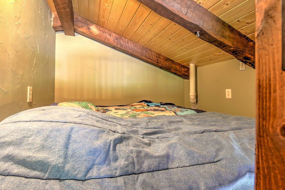 Cannon Mtn Family Retreat w/ Deck, Close to Hiking view 5