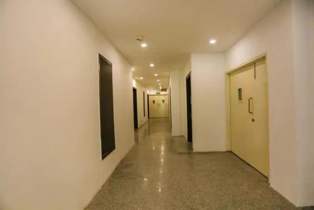 Fabhotel Bd Palace