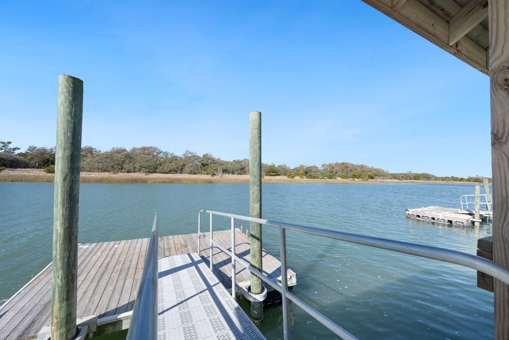 Laughin Place 7 Bedroom Home by Peace Vacations