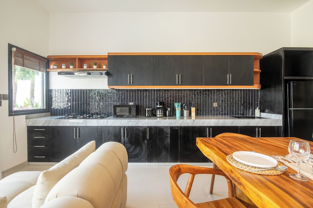 4 Bd Seminyak Retreat, Rice Fields 4 Mins to Beach
