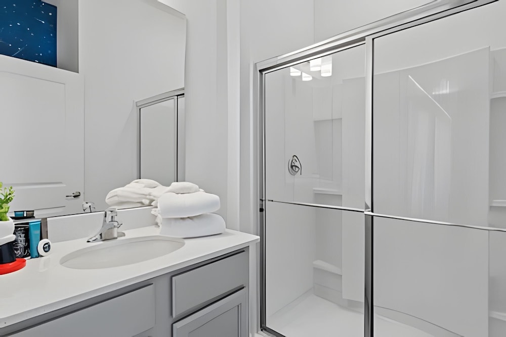 Luxury 6BR Near Universal, Pool, Spa & Game Room