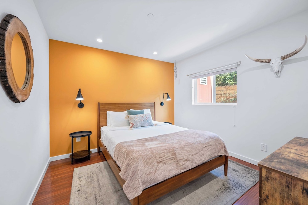 2 Units in Prime Hollywood Location Chic Renovated 1bdrs w/ Patio Avantstay
