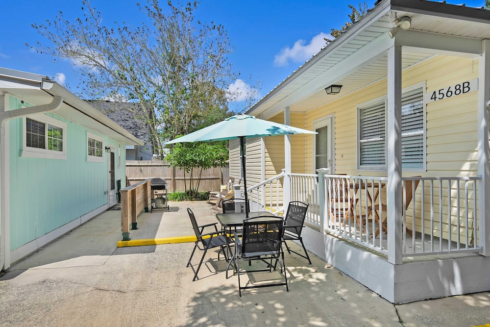 Just North of Downtown Fenced Yard BBQ Patio