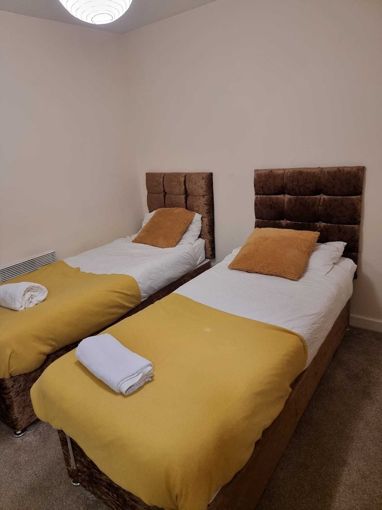 Central 2-bedroom Apartment, Chelmsford, Parking view 3