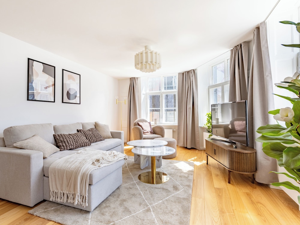 Sanders Regent - Bright 1 Bdr Apt