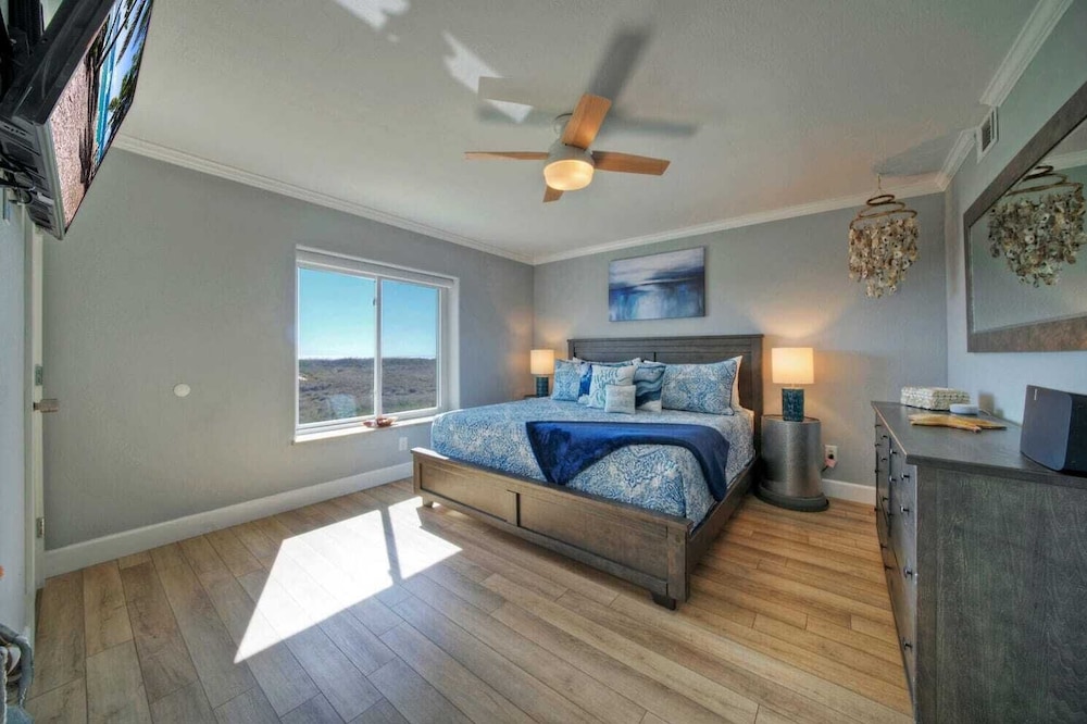 Sleeps 16 2 Beachfront Condos, Pool+pickleball+tennis Island Retreat Complex