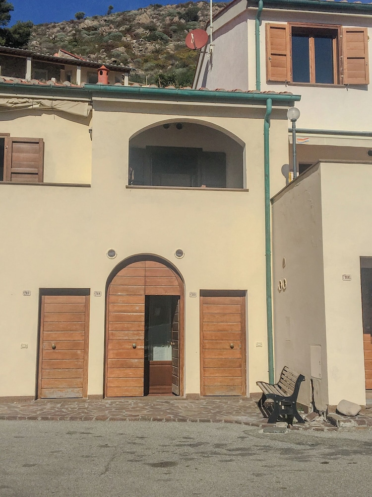 Casa del Porticciolo di Capraia