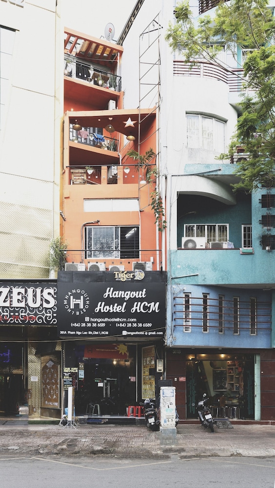 Hangout Hostel HCM