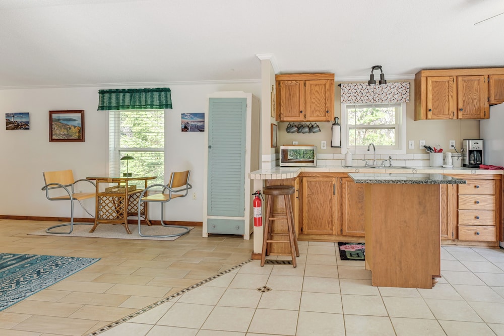 13 Mi to Acadia: Artistic Retreat in Nature