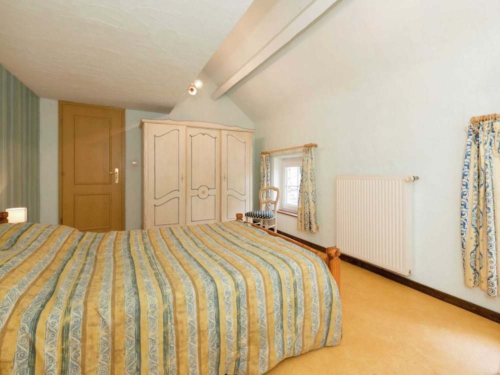 Glorious Holiday Home in Wéris with Hot Tub view 4