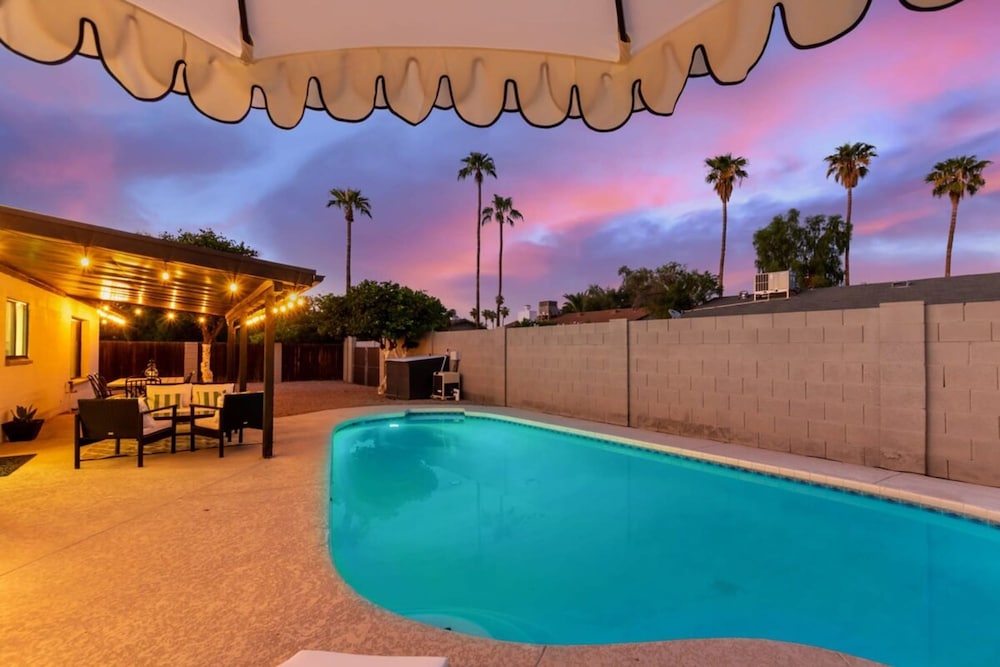 Broadway Palms Private Pool Chef Kitchen Office